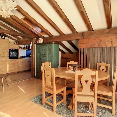 Apartman Romaine 6 *