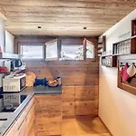 Apartment Romaine 6 *